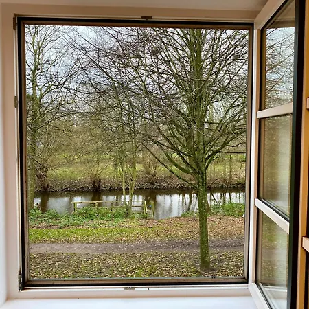 Vakantiehuis Kleines Grachtenhaus - Simmerdeis An Der Gracht Friedrichstadt